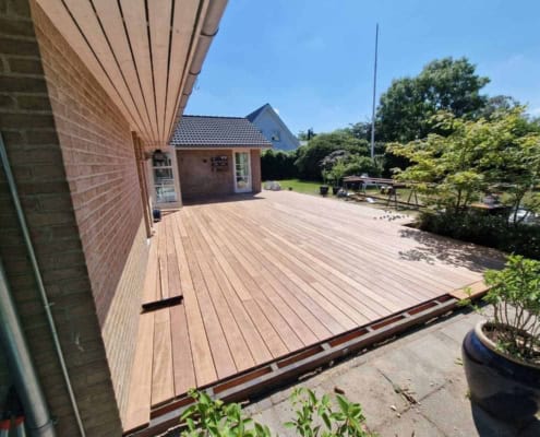 Træterrasse ved hus